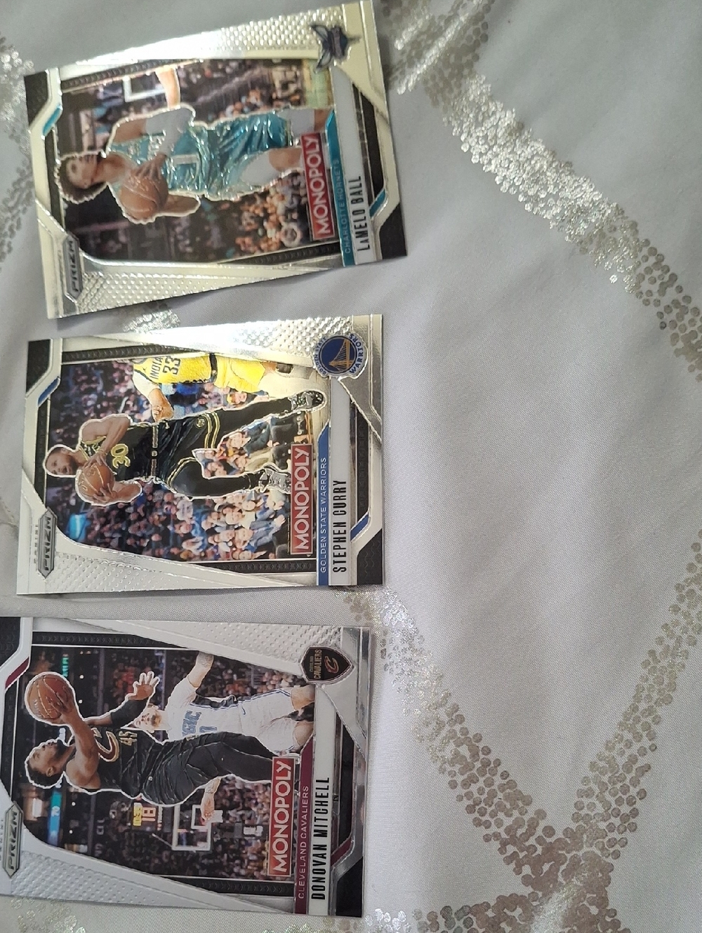 Basketball cards, dovin Mitchell, Stephen curry, La Mal ball.